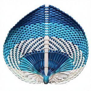 Abanico de mano premium de hojas, fabricado en Vietnam, para regalos corporativos con materiales naturales y artesanía fina hecha a mano. - Product Image 1