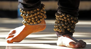 Ghongroo en métal plaqué laiton, cordon en coton blanc, clochettes indiennes traditionnelles pour danseurs classiques indiens - Product Image 3