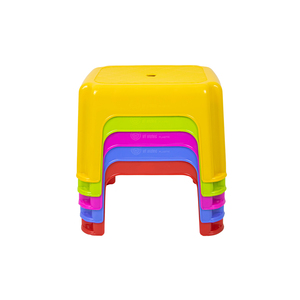 Taburete Bajo de Plástico Moderno y Resistente para Baño - Product Image 1