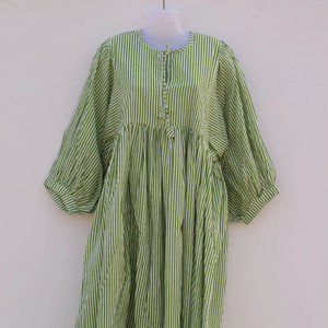 Vestido Casual de Otoño para Mujer, Estampado Floral con Rayas Verdes, 100% Algodón, Estilo Bohemio, Corte Regular, Cintura Natural, Lavable - Product Image 1