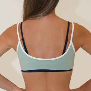 Soutien-gorge de sport pour femme, crème et bleu marine, à bretelles spaghetti, col rond, avec bordure contrastante, sans couture, respirant, maintien moyen - Product Image 2