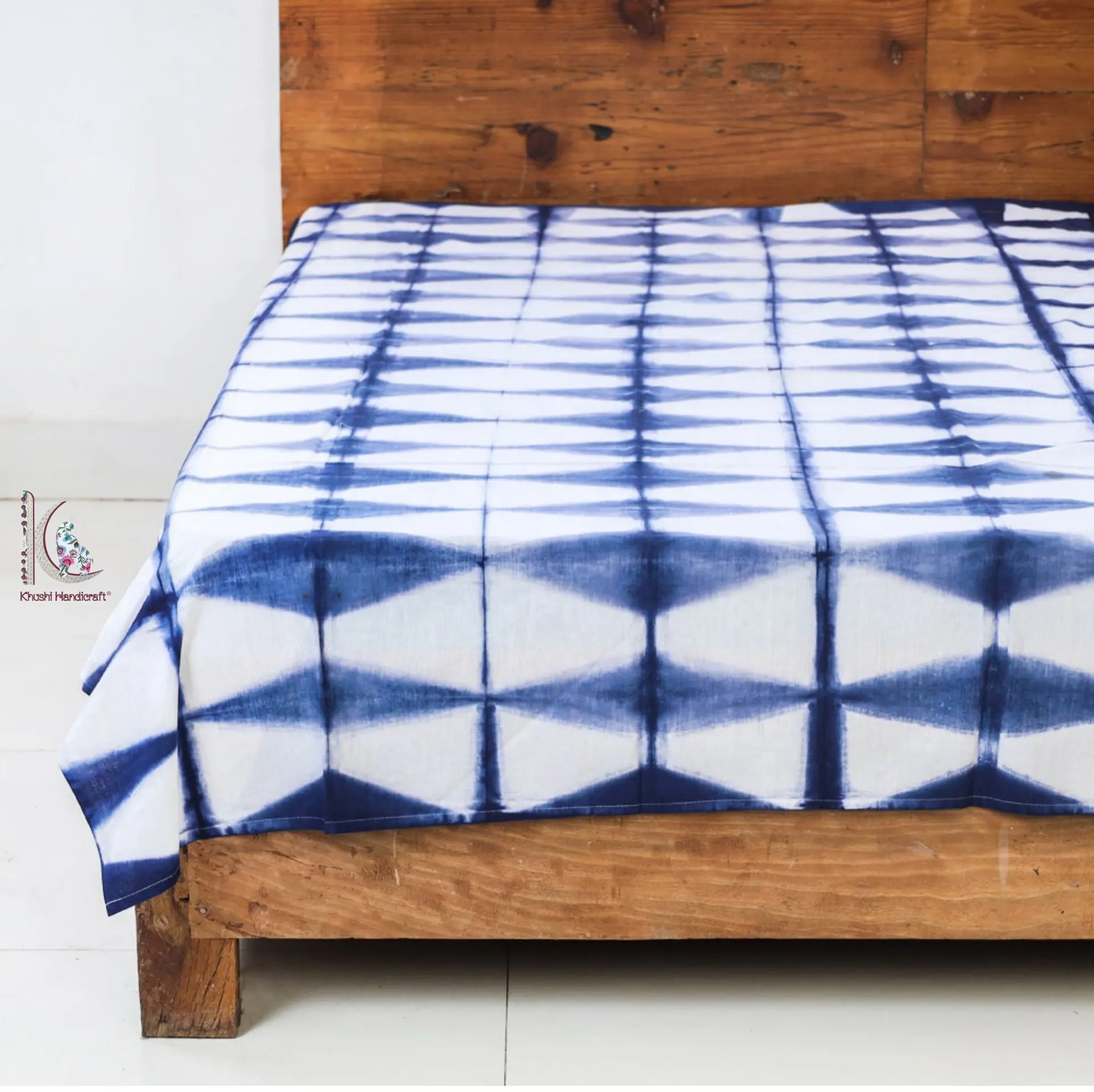 枕カバー付きの美しい品質の綿の絞り染めベッドシーツ高級インドのサプライヤー家の装飾のための魅力的な掛け布団の青い色
