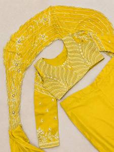 Lehenga Choli Amarillo Bordado con Lentejuelas y Malla, Dupatta, Traje Formal para Bodas y Fiestas de Mujeres Indias y Pakistaníes - Product Image 2