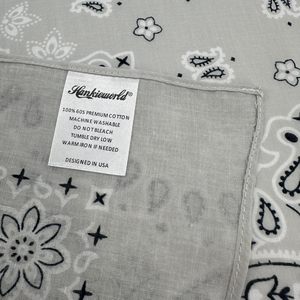 ผ้าพันคอแบบวินเทจลายเพสลีย์สไตล์ฮิปฮอปสำหรับทุกเพศ ผ้าคอตตอนซาตินคุณภาพพรีเมียม ขนาด 22*22 นิ้ว เนื้อผ้าระบายอากาศได้ดี สัมผัสนุ่ม - Product Image 4