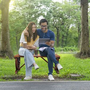 Banco de Jardín Rústico para 2 Personas con Ruedas de Vagoneta, Color Marrón, para Patio Trasero - Product Image 6