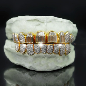 Juego de Grillz Dentales de Lujo con Moissanita de Corte Brillante Redondo, Chapado en Oro de 18K, Forma de Escudo, Estilo Hiphop Unisex, Superior e Inferior - Product Image 1