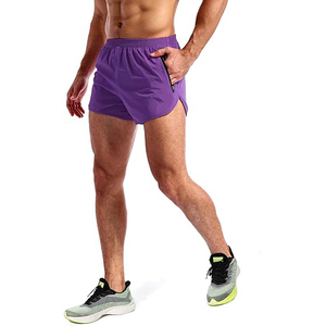 Shorts de sport pour hommes en tissu lisse, coupe décontractée, aération optimale grâce aux découpes latérales, espace supplémentaire au niveau de la couture centrale - Product Image 3