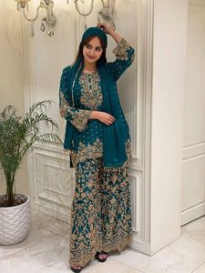 Ensemble prêt-à-porter entièrement cousu comprenant un haut en faux georgette avec broderie de designer Jari et de sequins, un pantalon palazzo et un dupatta. - Product Image 1