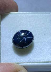 Saphir bleu naturel cabochon étoilé à 6 branches. - Product Image 3