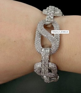 Pulsera de moissanita de forma redonda blanca, hermosa pulsera personalizada de moissanita y otras joyas de diamantes - Product Image 2