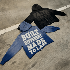 เสื้อผ้าสตรีทแวร์ผู้ชายผ้าฝ้ายเฟรนช์เทอร์รี่ปักลายแบบกำหนดเอง ตกแต่งด้วยคริสตัล ล้างสีแบบแอซิดวอช แต่งลายปะแบบซันเฟด สไตล์วินเทจ - Product Image 1