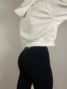 เสื้อฮู้ดครอปแบบมีซิปสำหรับผู้หญิง ผลิตตามสั่ง (OEM) เป็นมิตรต่อสิ่งแวดล้อม ระบายอากาศได้ดี บุด้วยผ้าฟลีซ สไตล์สตรีทแวร์ - Product Image 4