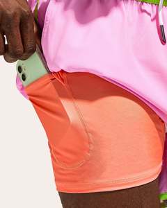 Pantalones cortos de entrenamiento personalizados 2 en 1 para hombre, de doble capa, para gimnasio, entrenamiento, correr, deportes, con forro de compresión interior y bolsillos laterales - Product Image 2