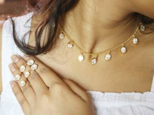 Ensemble de boucles d'oreilles pendantes et collier plaqué or 18 carats pour femmes - Collier en laiton fait main pour femme - Product Image 6