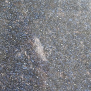 Surface résistante aux rayures de dalles de granit polies bleues glacées durables parfaites pour le plancher de partie supérieure du comptoir de maison et les intérieurs modernes - Product Image 2