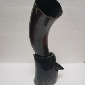 Juego de cuernos para beber estilo vikingo, 6 cuernos pulidos de 400 ml cada uno, hechos a mano, ecológicos, con soporte, calidad auténtica, artesanía natural elegante, en oferta. - Product Image 1