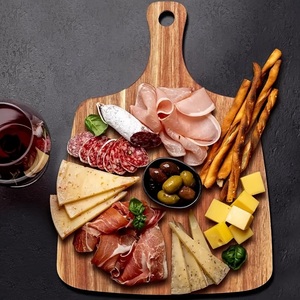 Tabla de Cortar de Madera Premium con Mango Resistente, Superficie Pulida Lisa, Diseño Amigable con los Cuchillos, Perfecta para Cortar y Servir - Product Image 2