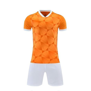 Conjunto de Uniforme de Fútbol Personalizado de Alta Calidad para Adultos, Secado Rápido, 100% Poliéster, Transpirable, con Estampado - Product Image 2