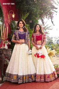Última Colección de Lehenga-Choli de Diseñador con Vichitra Pesado y Bordado con Hilo, con Koti, Fabricante de Surat - Product Image 2