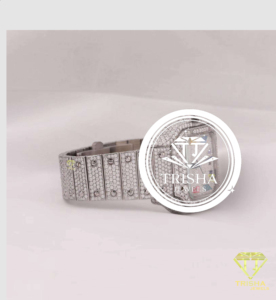 Reloj de Diamantes Moissanite Personalizado con Incrustaciones Completas, Esfera con Números Romanos de Colores y Engaste de Piedras VVS - Product Image 3