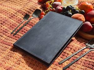 Porta Menús de Cuero Genuino Crazy Horse, Hecho a Mano, Resistente al Agua, Estilo Vintage, Personalizable con Color y Logotipo, Rústico, para Bares - Product Image 2