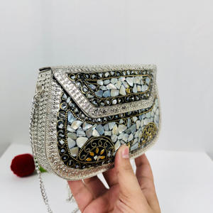 Sac à main de soirée moderne en métal plaqué or poli de luxe Antique Sling Embrayage Sculpture de fête de mariage nuptiale - Product Image 5