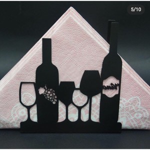 Porte-boîte à mouchoirs fantaisie en forme de bouteille de vin et verre, sur pied, pour utilisation sur table - Product Image 5