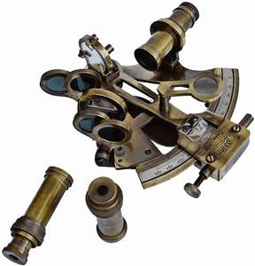 Sextant et astrolabe de style antique en laiton, instrument de navigation céleste avec boîte de rangement en bois - Product Image 4