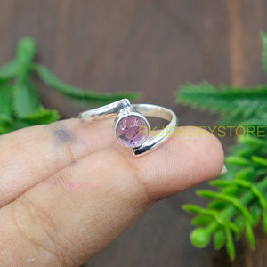 Anillo de Plata de Ley 925 con Amatista Natural para Mujer, Anillo de Piedra Preciosa Morada Hecho a Mano, Anillo Minimalista con Bisel, Joyería de Plata para Mamá - Product Image 5