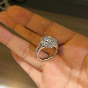 Impresionante Anillo de Diamantes Redondos en Oro Blanco para Mujer, Anillo de Compromiso Clásico con Diamantes de Corte Redondo, Joyería Fina de Lujo, Regalo para Ella - Product Image 1