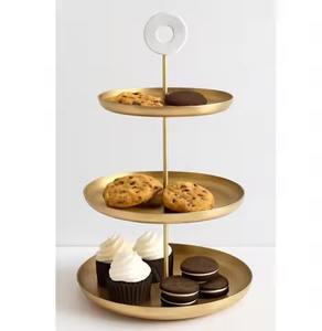 Support à gâteaux en métal design pour réception, présentoir à desserts, support à cupcakes, étagère de buffet haut de gamme - Product Image 4