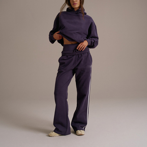 Pantalon de survêtement femme ODM personnalisé, couleur unie, avec passepoil en dentelle contrastant, taille mi-haute, coupe ample, en molleton bouclette 100% - Product Image 1