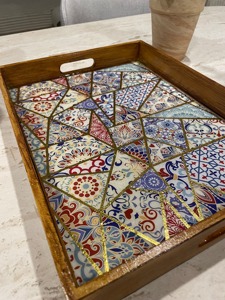Plateau de service en bois fait main, motif carreaux ottomans, résine époxy - Product Image 5
