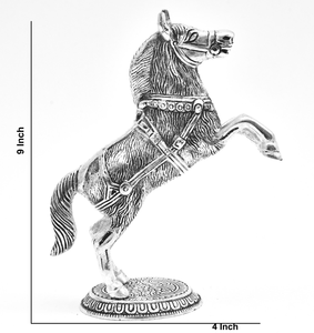 Figurine de cheval sauteur en aluminium plaqué argent avec un design de cheval détaillé pour table, salon, bureau, étagère, bureau - Product Image 4