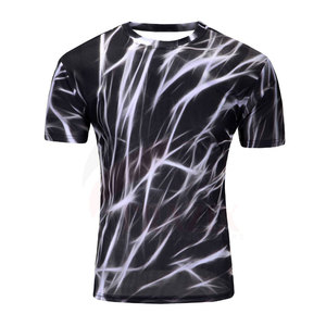 เสื้อยืดแขนสั้นผู้ชายขายส่ง พิมพ์ลายโลโก้ตามสั่ง ดีไซน์แบบระเหิดสี น้ำหนัก 220 กรัม ผลิตจากผ้าโพลีเอสเตอร์/คอตตอน ลายพิมพ์ 3 มิติ สำหรับผู้ใหญ่ - Product Image 1