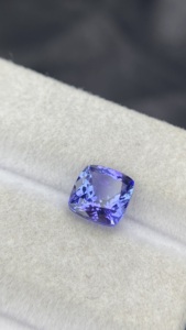 Tanzanite naturelle certifiée 7 MM, taille coussin carrée, avec une couleur et un lustre excellents, Zoisite naturelle 1,71 carat, clarté œil-de-chat - Product Image 2