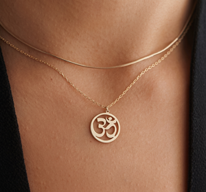 925 Sterling Silver 18k Gold Vermeil Yoga Collier pour Femmes Om Inspirational Pendant Spiritual Aum Jewelry Yoga Gift for Her - Product Image 1
