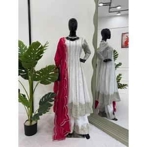 Ensemble Anarkali Palazzo de créateur pour femme, idéal pour les fêtes, tenue ethnique élégante, confectionné dans des tons raffinés, tissu de qualité supérieure, détails réversibles - Product Image 1