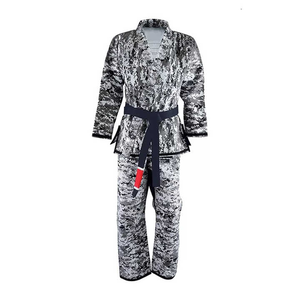 Uniforme de Artes Marciales Cómodo, Karate Gi Blanco con Textura de Tela Suave y Cinturón Rojo Brillante para Entrenamiento - Product Image 2