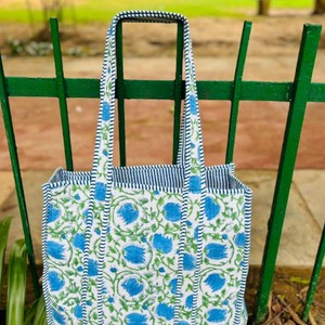 Sac fourre-tout en coton matelassé multi-patchs d'inspiration vintage, motif floral, idéal pour les cadeaux de vacances, les week-ends, les voyages et le shopping - Product Image 3