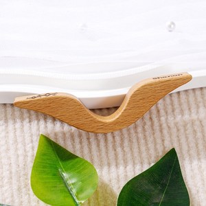 Soporte para páginas de libros de madera maciza hecho a mano de alta calidad, grabado con nombre y diseño de latido de corazón para decoración de escritorio al precio más bajo. - Product Image 6