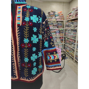 เสื้อแจ็คเก็ตกำมะหยี่ปักมือสำหรับผู้หญิง คอจีน แขนยาว ลายดอกไม้สไตล์ชาติพันธุ์ สำหรับฤดูหนาว ของขวัญสำหรับเธอ - Product Image 5