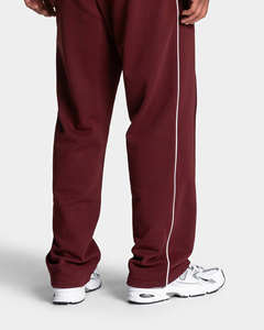 ชุดวอร์มผู้ชายแบบสองชิ้น ดีไซน์ล่าสุด OEM ผลิตตามสั่ง สีเบอร์กันดี แจ็คเก็ตซิปและกางเกงพร้อมแถบตกแต่ง ระบายอากาศได้ดี ชุดกีฬาผู้ชาย - Product Image 4