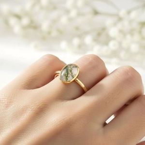 Bague de promesse minimaliste en argent sterling 925 avec cabochon ovale en agate mousse naturelle véritable sertie clos - Product Image 6