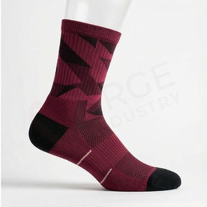 Chaussettes pour hommes à motif géométrique, tricotées, respirantes, en spandex et polyester, style sportif régulier pour l'automne - Product Image 3