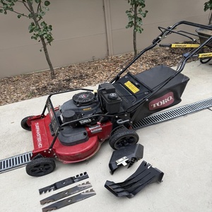 อุปกรณ์ดูแลสนามหญ้าระดับมืออาชีพ Toro TurfMaster 30 ออกแบบมาพร้อมคุณสมบัติประสิทธิภาพสูงเพื่อการใช้งานที่รวดเร็วและมีประสิทธิภาพ - Product Image 2