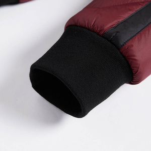 Blouson matelassé bordeaux à capuche pour homme, coupe droite, couleur unie, coupe-vent, rembourrage en polyester, fermeture éclair, col montant - Product Image 4