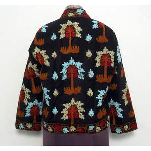 Veste en tissu Cotrise matelassé brodé de fleurs faites à la main, avec détails boutonnés, doublure en coton rayé, respirante, écologique, pour l'hiver - Product Image 5