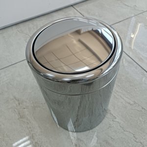 ตะกร้าขยะโลหะทรงกลม ถังขยะดีไซน์สวยสำหรับโต๊ะทำงาน - Product Image 1