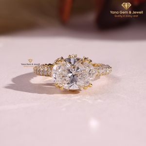 Anillo de Compromiso de Oro Amarillo Sólido de 14K con Diamante Ovalado Cultivado en Laboratorio CVD de 3.00 Quilates, Halo Oculto, Color F, Claridad VVS2, Certificado IGI - Product Image 1